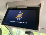 【フリップダウンモニター】大画面モニターで後席でもエンタメをお楽しみいただけます。小さなお子様にも大人気の装備です♪