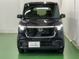 LEDヘッドライトを装備しています。LEDヘッドライトはとても明るく、雨の日や夜間走行も安全・安心です。オートライトコントロール付きで周囲の明るさに応じて自動で点灯・消灯します