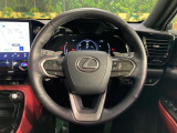 【純正革巻きステアリング】上質な革を使用することで、手にしっかり馴染みとても運転しやすいハンドルです♪