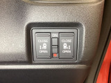 リアドアは乗り降りに便利な両側電動スライドドアです。また運転席に座っていながらスイッチ操作で自在にスライドドアを開け閉めできます。