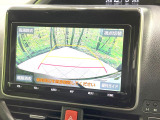 【バックカメラ】駐車時に後方がリアルタイム映像で確認できます。大型商業施設や立体駐車場での駐車時や、夜間のバック時に大活躍!運転スキルに関わらず、今や必須となった装備のひとつです!