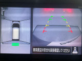 【アラウンドビューモニター】まるでクルマを真上から見ているようなアラウンドビューモニターで運転をサポート。運転席から見えにくい車の四隅や後方もモニターでしっかり見えます。