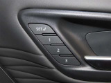 運転席は三人分のシートポジションを記憶します
