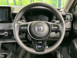 インテリアに合わせたデザインのステアリングは、運転される方のことも考え、運転しやすい形状、大きさです。是非一度、実際に触ってお確かめください。