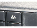 EVドライブモードで、エンジン音や排気ガスを気にすることなく走れます。早朝・深夜や屋内の駐車場などで重宝しますよ♪