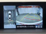 【パノラミックビューモニター】専用のカメラにより、上から見下ろしたような視点で360度車の周囲を確認することができます。