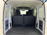 積み下ろしのしやすいデッキにはたっぷりと荷物を積み込んでいただけます。遊びから仕事まで、様々なシーンで頼れます♪