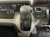 オートマチックシフトレバーは、手になじみ操作しやすい形状で安全運転にもつながります♪