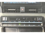 【左右独立エアコン】運転席と助手席でそれぞれお好みの温度設定が可能です。便利です♪