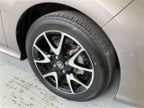 タイヤサイズは185/55R16!残り溝は5ミリ程度です!純正アルミホイール!(右フロントタイヤ)