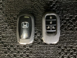 スマートキー付きですからドアロックの開閉およびエンジンスタートが楽々です。電動スライドドアの開け閉めもボタンで操作できます。スペアキーも同じものを用意しております。