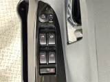 【パワーウインドウ】運転席のスイッチで、各席の窓ガラスの開閉ができます!あると便利ですよね!