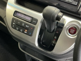 発進時から滑らかに加速する無段階変速のCVTはストップ&ゴーの多い街の中も快適です