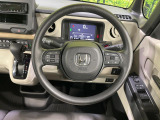 インテリアに合わせたデザインのステアリングは、運転される方のことも考え、運転しやすい形状、大きさです。是非一度、実際に触ってお確かめください。