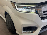 【LEDヘッドライト】悪天候や夜間走行時も良好な視界を確保し安心して運転できる高輝度LEDヘッドライトを装備!点灯速度が早く、消費電力も抑えられています。