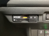 ハンドルの右下にETC2.0がついています。高速道路の料金所の通過も楽々です!。 カードの取り出しもしやすい場所についています。
