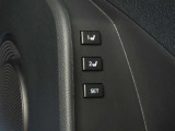 運転席は二人分のシートポジションを記憶します。