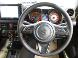 運転が楽しくなる明るく開放的な運転席まわりです。