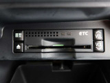 ETCなら高速道路をスイスイと通過!!クルマは料金所をノンストップで通過することができます!