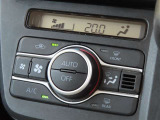 オートエアコンで車内はいつでも快適です♪