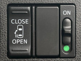 【パワースライドドア】スマートキーや運転席のスイッチでスライドドアの開閉が可能♪電動だから力を入れてドアを開ける必要が無く、小さいお子様でも、重い荷物を持っている時もラクに開け閉めできます♪