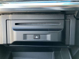 DVDデッキ(グローブボックス内)