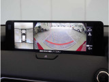 【360&deg;ビュー・モニター】クルマを真上から見たような俯瞰(ふかん)映像や助手席側のサイド映像など、視点を切り替えて表示。さまざまなアングルで視界をサポートします。
