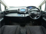◆視界広々で非常に運転しやすくロングドライブでも疲れを感じさせないすっきりとまとまったインパネ周りです。