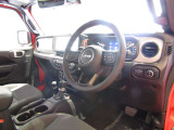 JEEP認定中古車延長保証制度もございます。 お客様のご希望により、保証期間を有償にて更に一年間延長することが可能です。安心なカーライフをお約束します。詳細はスタッフまでお気軽にお問合せ下さい。