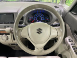 インテリアに合わせたデザインのステアリングは、運転される方のことも考え、運転しやすい形状、大きさです。是非一度、実際に触ってお確かめください。