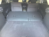 後部のシートを倒すとこんなに広々空間が!大きなお荷物を乗せる時でも心配ありません!