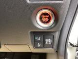 スマートキーシステム搭載ですので、ハンドル横のスイッチを押せば、エンジンスタート!