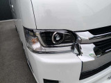 オートマチックハイビーム搭載。 先行車や対向車のライトを認識し、ハイビームとロービームを自動で切り替え、夜道の視界を確保します。