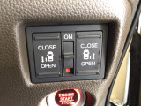 【両側パワースライドドア】両側がパワースライドドアになっており、運転席のスイッチやスマートキーでも開閉が可能です!開口部も広いので乗り降りも楽々♪
