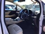 それぞれの分野のプロがお車の悩みや疑問に親身になって対応させていただきます。
