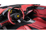 内装色はBordeaux、カーペットはNero、ステッチのカラーはGiallo。