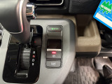 電子パーキングに加えてブレーキホールドシステムを装備しておりますので、信号待ちや踏み切り待ちでもブレーキを踏まずに停止できます!発進する際はアクセルを踏むだけですので渋滞時などはかなり楽ですね!