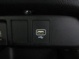 便利な充電用USBジャックも付いています。
