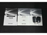 保証書・記録簿・取扱説明書と揃っていいます。キーの電池は新品にお取替えしてから納車させて頂きます。
