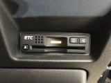 ETC付。高速道路の料金所はキャッシュレスで通過です。サービスエリア等にあるスマートインターの出入りも利用可能でとっても便利。ご納車後すぐにお使い頂けるようセットアップしてのお渡しとなります。