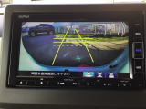 バックモニター付きで、車庫入れやバック時の後方確認をしっかりサポート。モニターに映し出される映像で死角も確認しやすく、狭い場所での駐車や後退時の操作をより安心して行えます。