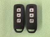 スマートキー付きですからドアロックの開閉およびエンジンスタートが楽々です。電動スライドドアの開け閉めもボタンで操作できます。スペアキーも同じものを用意しております。