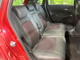 後部座席も気になるようなキズ・汚れやへたり等、大きなダメージはなく、良好な状態です。