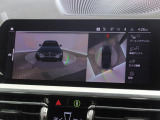 【アラウンドビューモニター】バックカメラに加え、360度のカメラで駐車も楽々。駐車が苦手な方でも安心してお乗りいただけます。