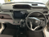 【前方視界】開放的な前方視界!運転がしやすく疲れにくいです♪窓が大きく、見通しがとっても良いおクルマですよ♪