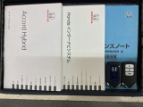 スマートキーは鍵をバッグに入れたままでもドアロックの開閉やエンジンのON・OFFができます。夜間や雨の日も鍵を探さなくて良いので便利です。