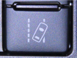 車線逸脱警報装置を装備しております。