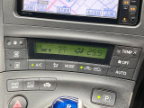【オートエアコン】一度お好みの温度に設定すれば、車内の温度を検知し風量や温度を自動で調整。暑い&hellip;寒い&hellip;と何度もスイッチ操作をする必要はありません。快適な車内空間には必須の機能ですね♪
