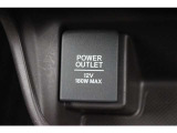 12V電源ソケットから、携帯の充電なども可能です。