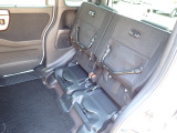 ◆チップアップ&ダイブダウン機構付【ULTR SEAT】は後席座面を左右分割で跳ね上げることができます。トランクで積載できない背の高い荷物をラクラク収納できます。ホンダ車ならではの人気装備です。